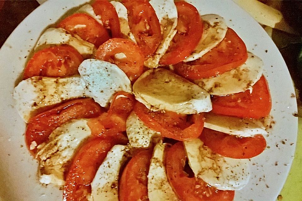 Mozzarella - Tomaten - Salat  II