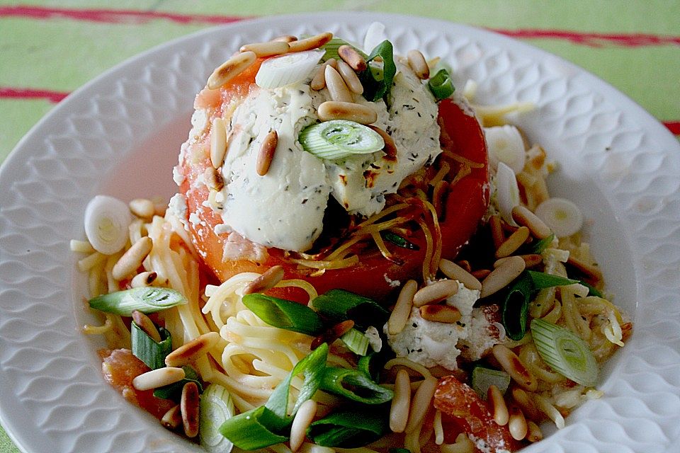 Gefüllte Tomaten mit Käsehaube