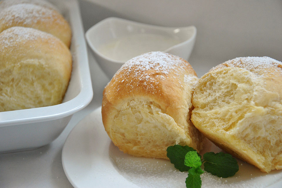 Buchteln mit Vanillesoße