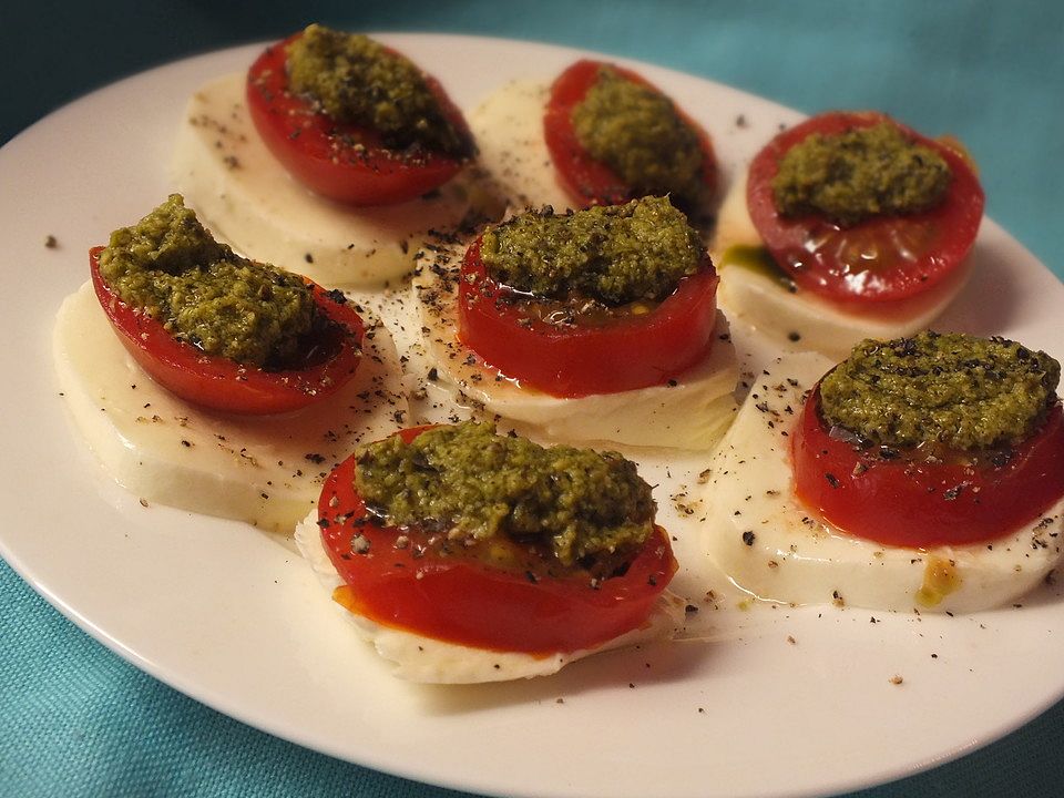 Tomatensalat mit Mozzarella und scharfem Pesto von zwuselinchen| Chefkoch