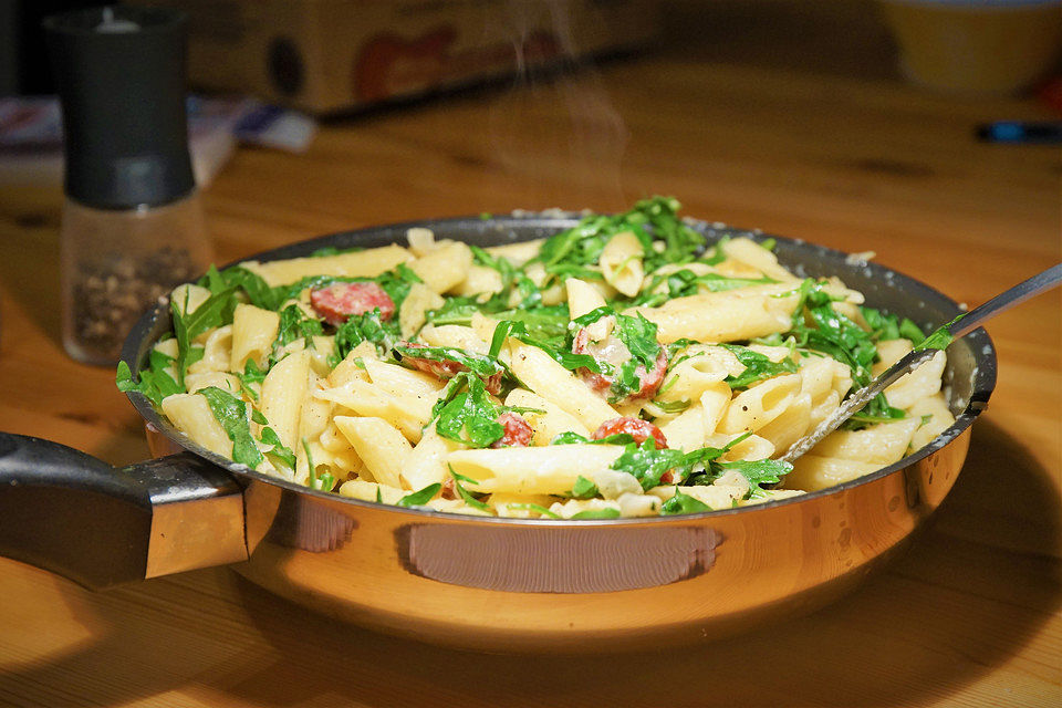 Penne mit Chorizo und Rucola