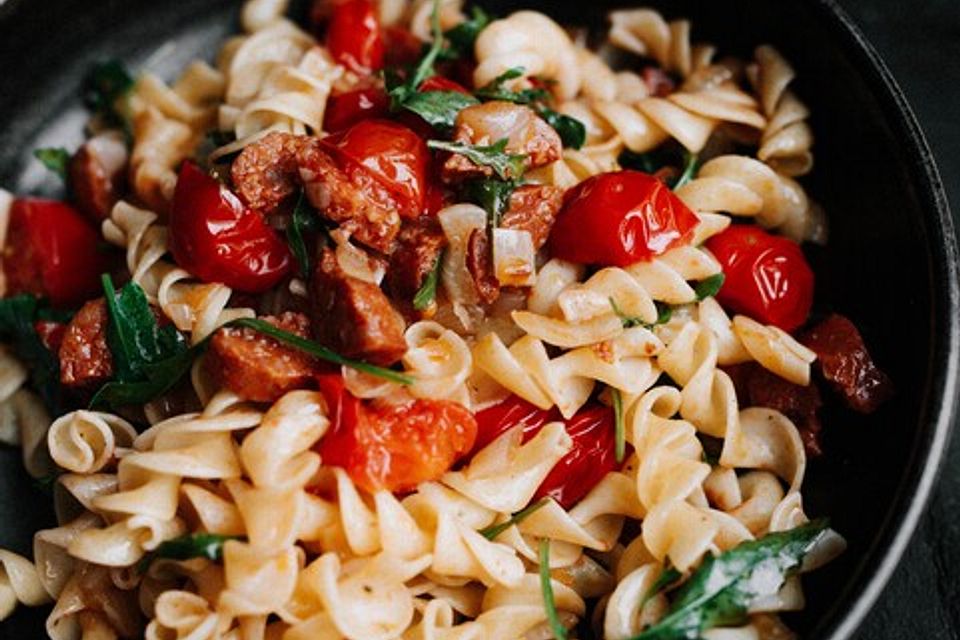 Penne mit Chorizo und Rucola