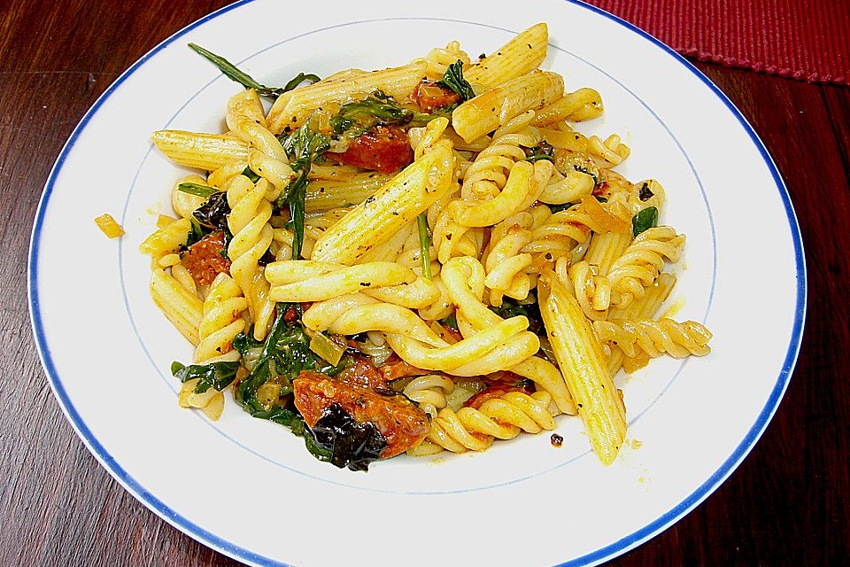 Penne mit Chorizo und Rucola