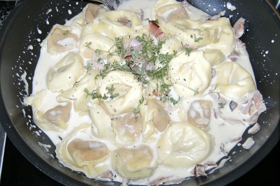 Tortellini mit Schinken - Sahne Soße