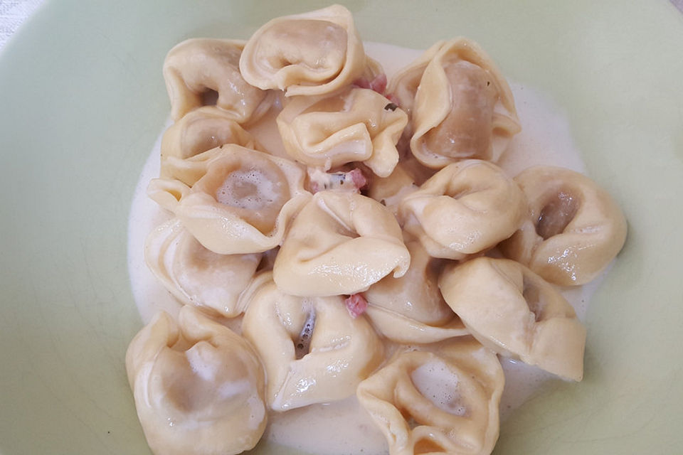 Tortellini mit Schinken - Sahne Soße