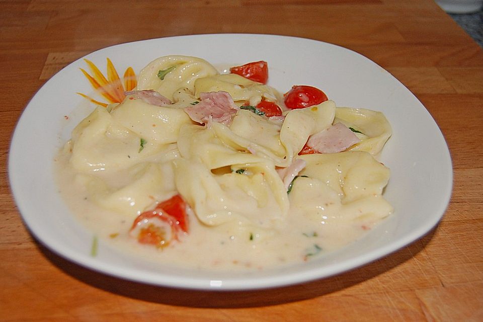 Tortellini mit Schinken - Sahne Soße