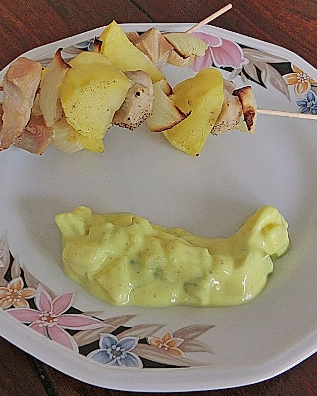 Puten-Kartoffel-Spieße mit Mango-Joghurt-Sauce