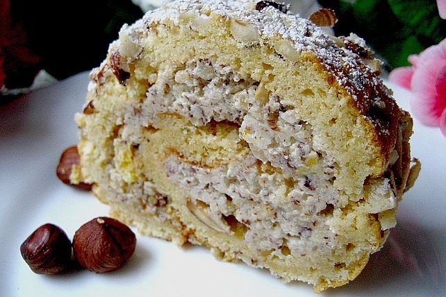 Haselnussrolle mit Honigsahne von Apfelzweig| Chefkoch