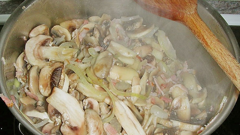 Schweinekoteletts mit Pilzen und Speck von Tryumph800