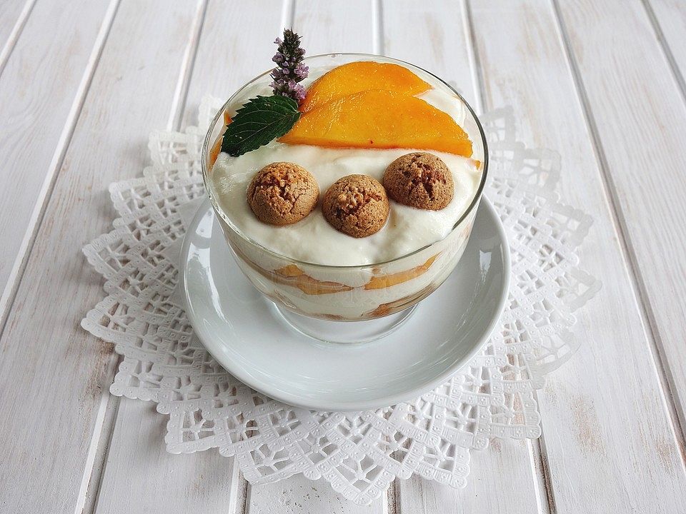 Joghurt - Pfirsich - Dessert mit Amarettini von renimo | Chefkoch