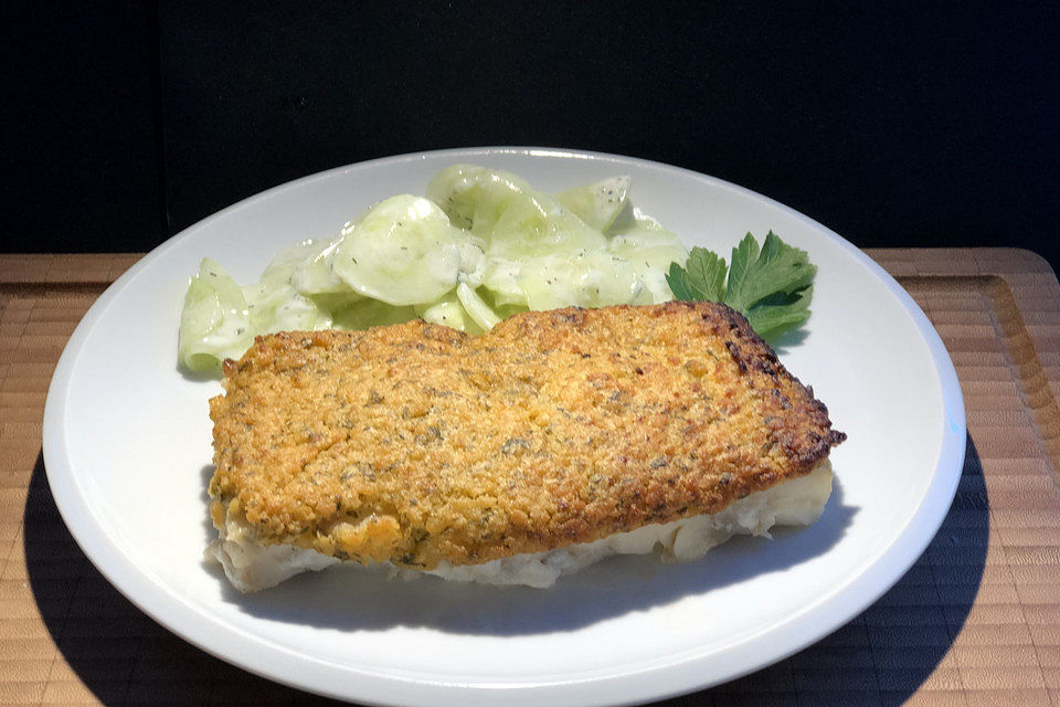 Schlemmerfilet à la Bordelaise mit Gurkensalat und Stampfkartoffeln