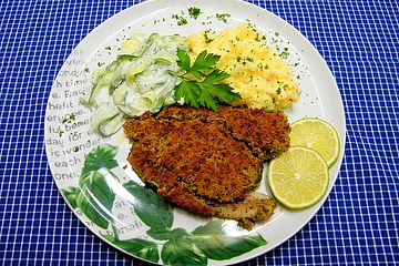 Schlemmerfilet à la Bordelaise mit Gurkensalat und Stampfkartoffeln