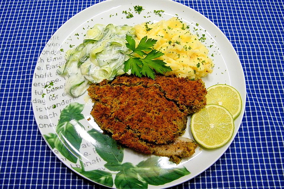 Schlemmerfilet à la Bordelaise mit Gurkensalat und Stampfkartoffeln