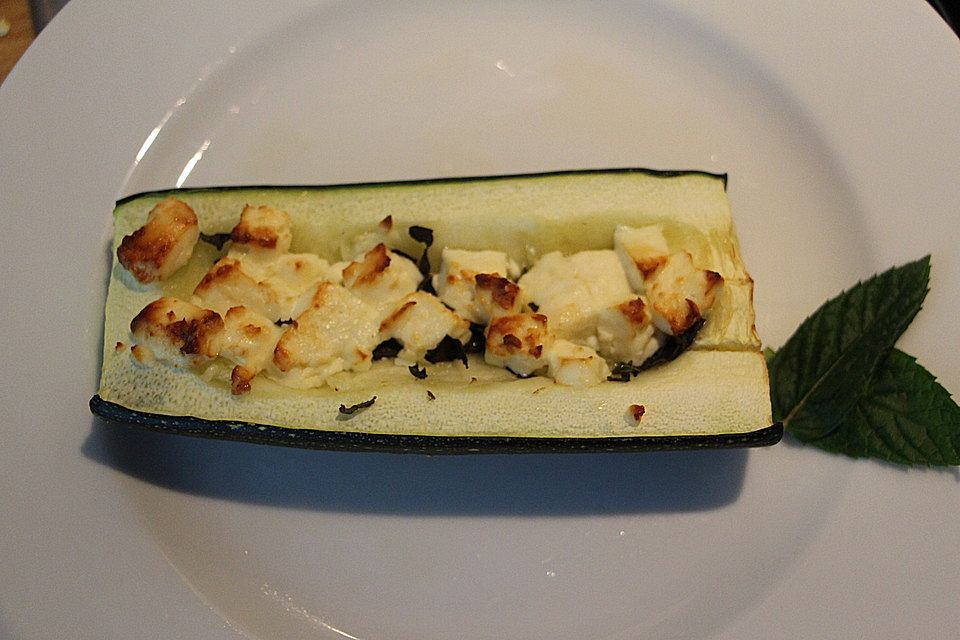 Gefüllte Zucchini mit Schafskäse