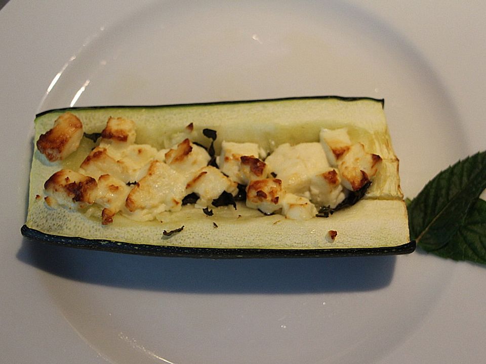 Gefüllte Zucchini mit Schafskäse| Chefkoch