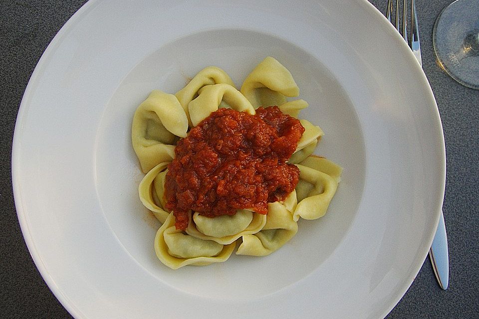 Tomatige Tomatensoße mit getrockneten Tomaten