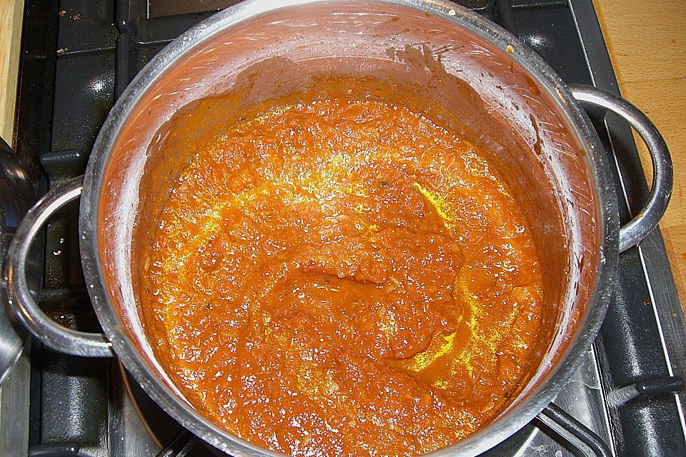 Tomatige Tomatensoße mit getrockneten Tomaten