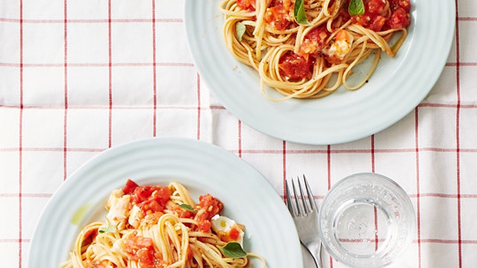 Tomatensauce mit Mozzarella aus frischen Zutaten von Meggixx
