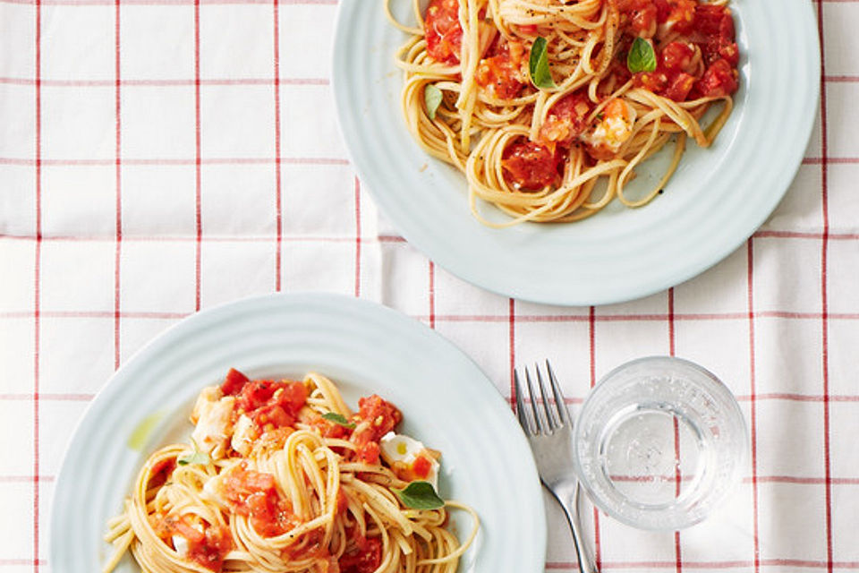 Tomatensauce mit Mozzarella aus frischen Zutaten