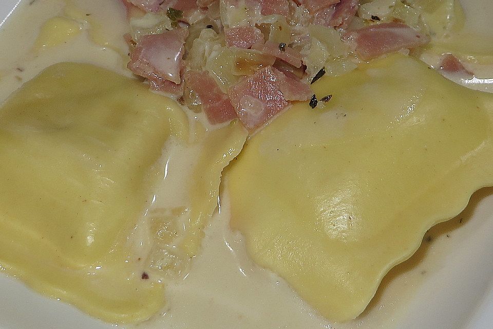 Tortellini mit Schinken - Sahnesoße