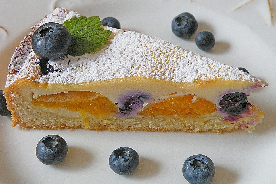 Marillenkuchen mit Marzipanguss