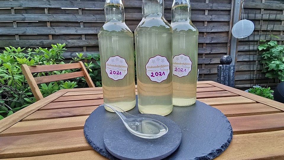Holunderblütensirup
