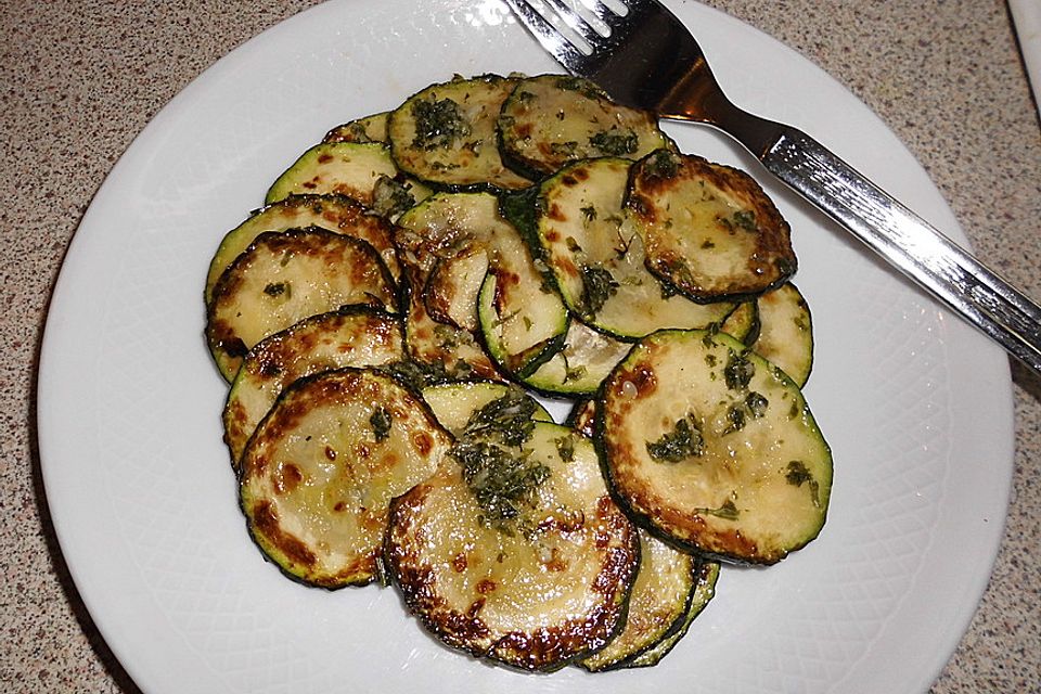 Zucchini mariniert