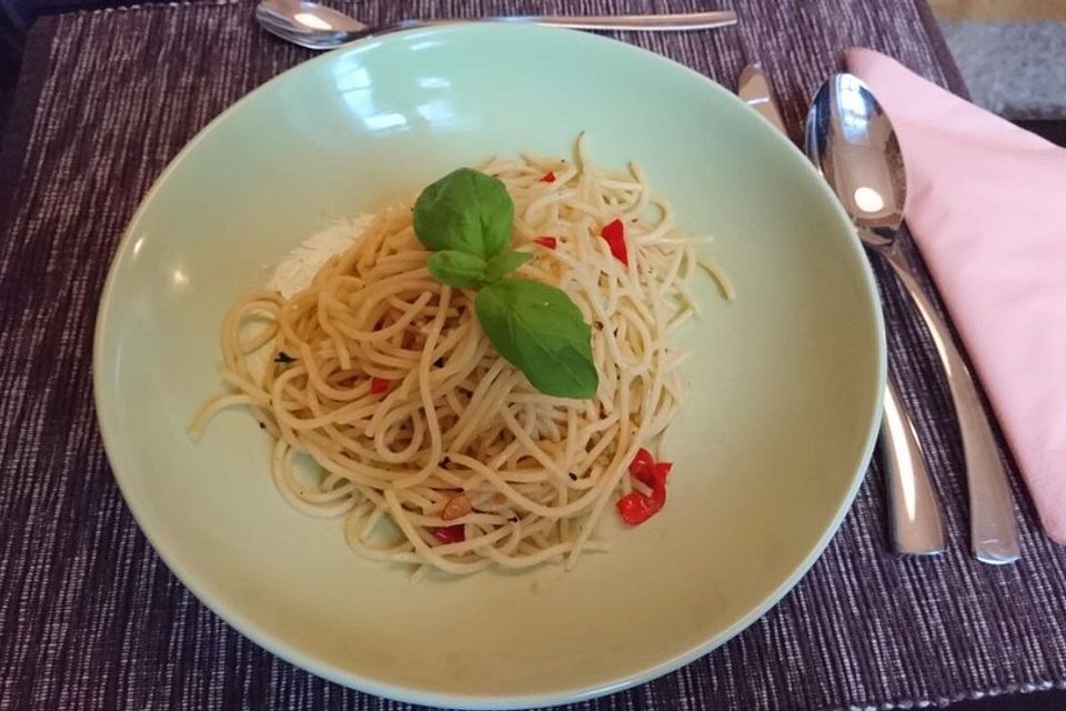 Spaghetti aglio, olio e peperoncino