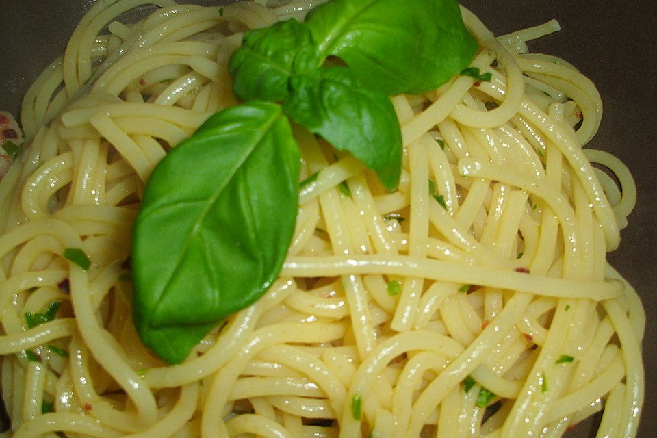 Spaghetti aglio, olio e peperoncino