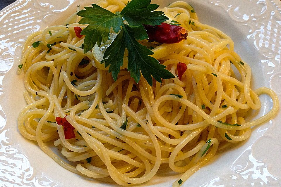 Spaghetti aglio, olio e peperoncino