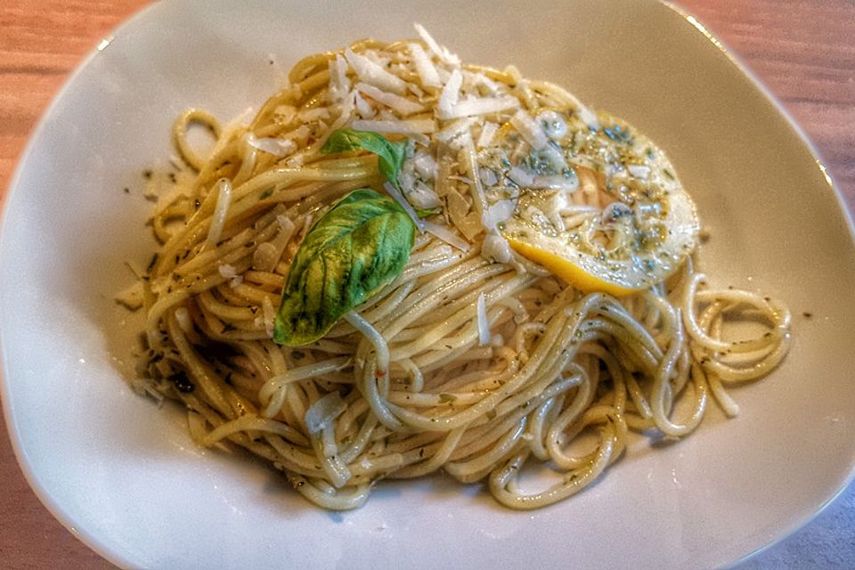 Spaghetti aglio, olio e peperoncino