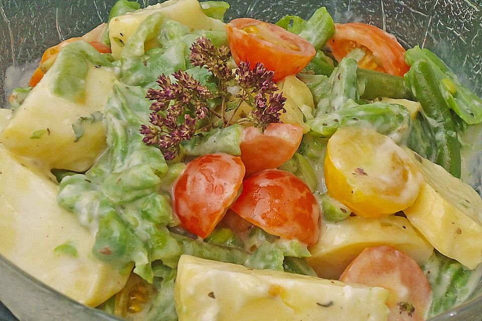 Bohnensalat mit Kartoffeln und Tomaten