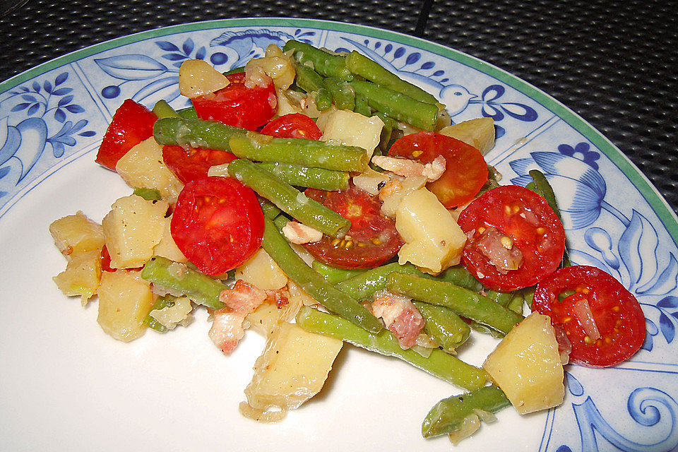 Bohnensalat mit Kartoffeln und Tomaten