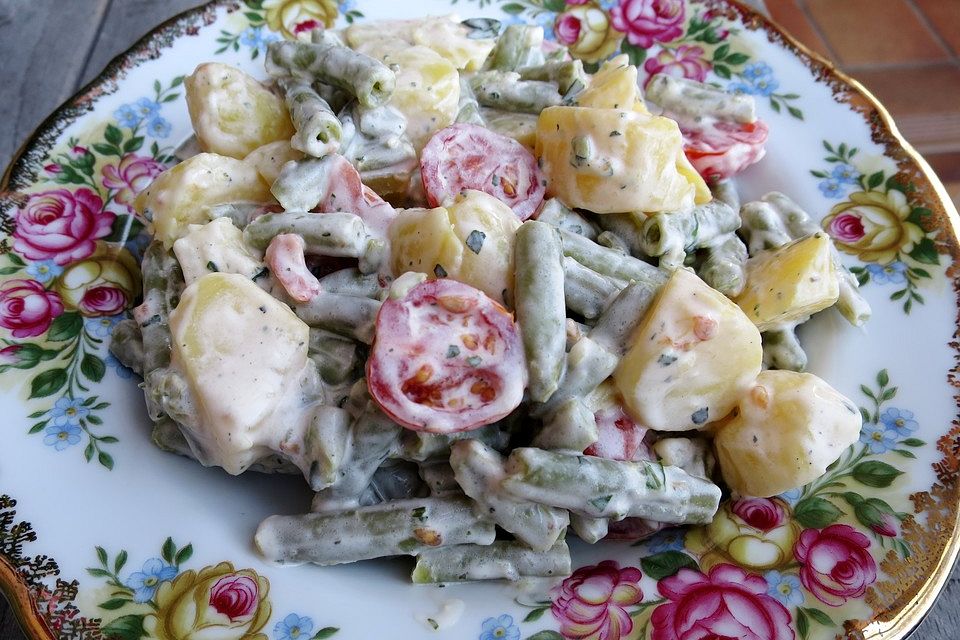 Bohnensalat mit Kartoffeln und Tomaten