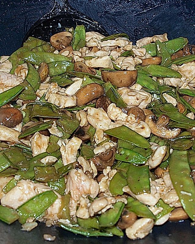 Mo Ku Chi Pian - Huhn mit Pilzen und Zuckerschoten