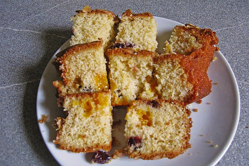 Fruchtiger Mandarinenkuchen mit Cranberries