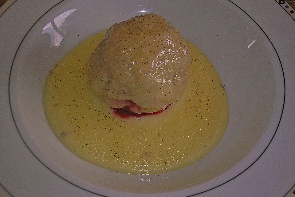 Aprikosenknödel aus Brandteig