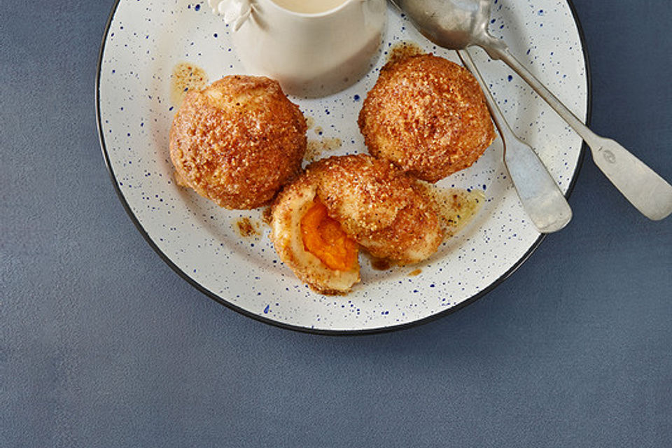 Aprikosenknödel aus Brandteig