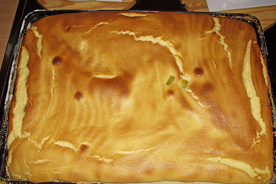 Rhabarberkuchen vom Blech mit Quarkguss Rhabarberkuchen vom Blech mit Quarkguss