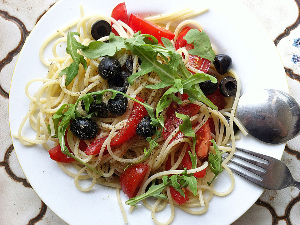 Spaghetti mit Rucola und Oliven von AnniThie| Chefkoch