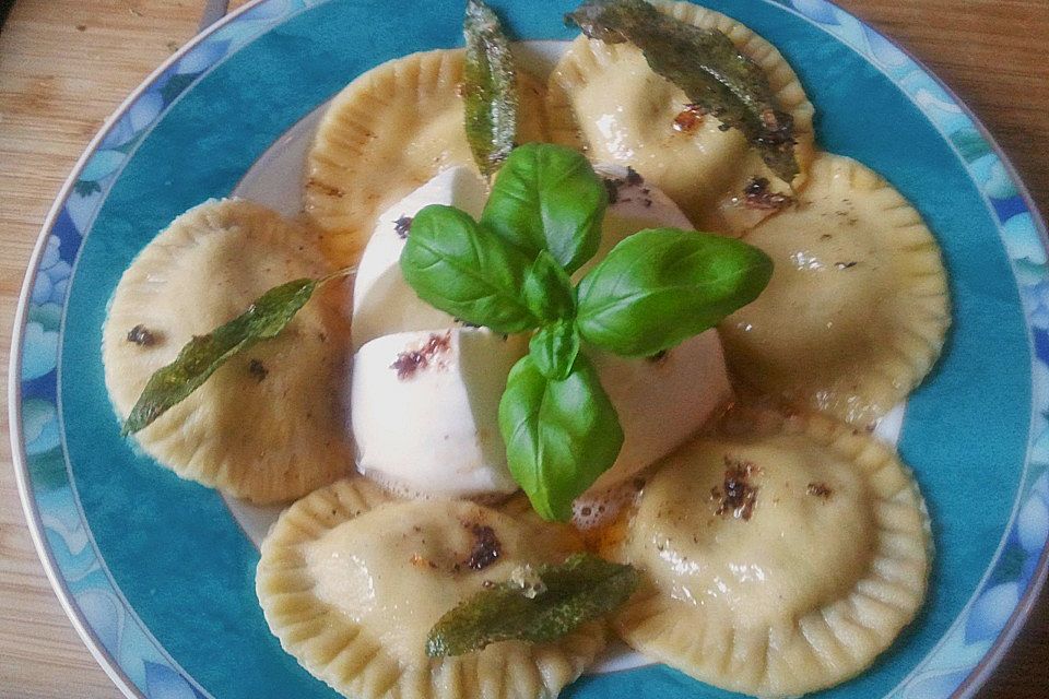 Ravioli mit Ricotta - Schinken - Füllung