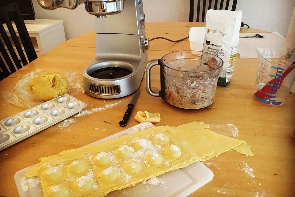 Ravioli mit Ricotta - Schinken - Füllung