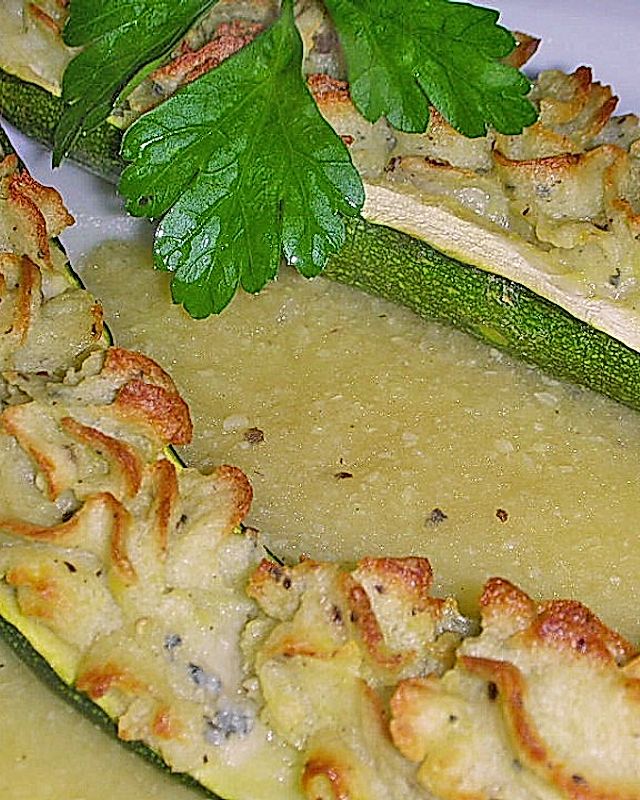 Zucchini, gefüllt mit Gorgonzola - Kartoffelbrei