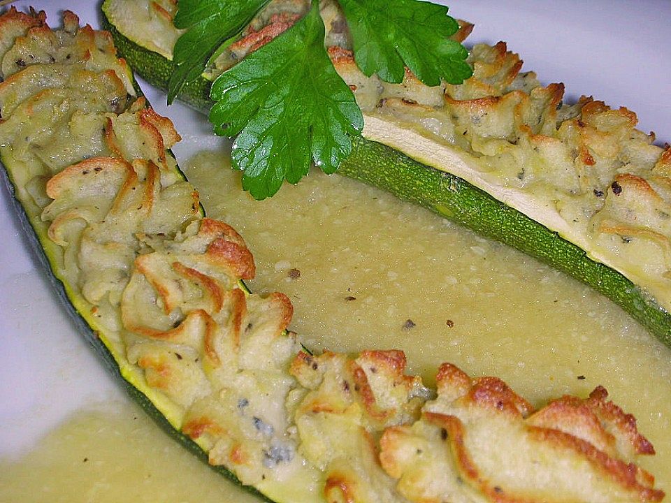 Zucchini, gefüllt mit Gorgonzola - Kartoffelbrei von ragnaroeck| Chefkoch