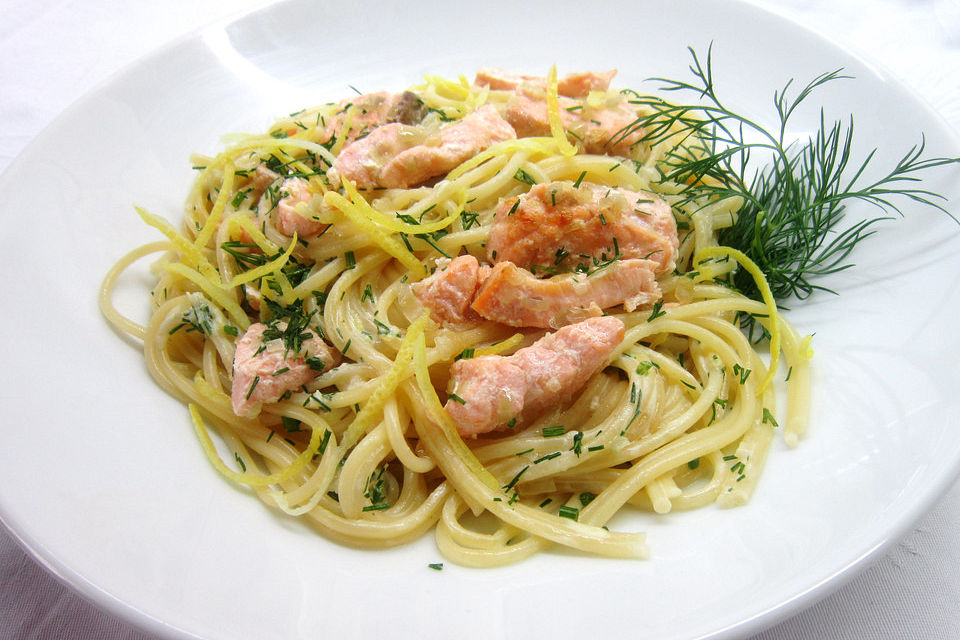 Spaghetti mit Lachs und Zitronensoße