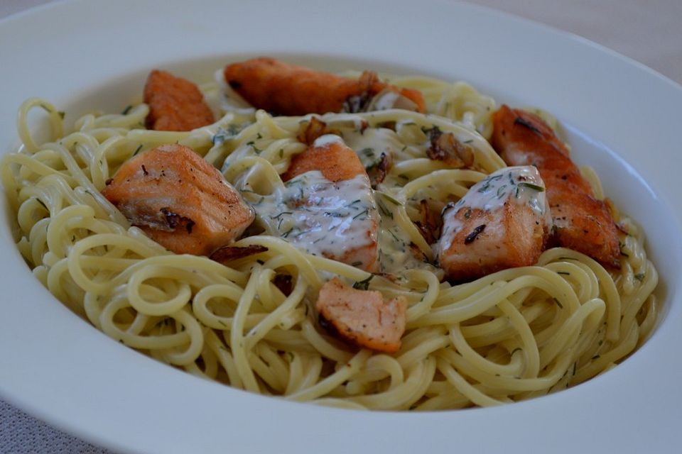 Spaghetti mit Lachs und Zitronensoße