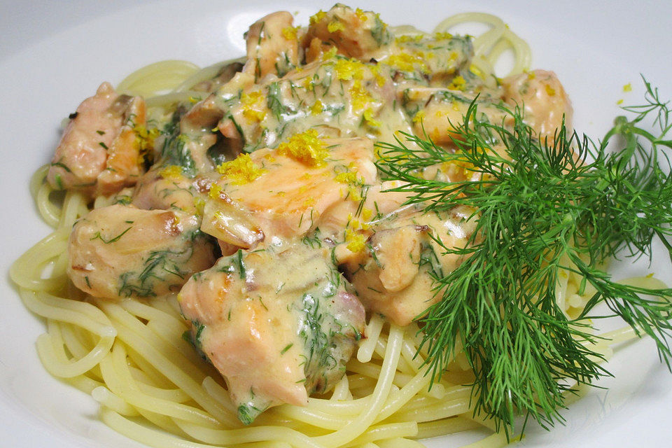 Spaghetti mit Lachs und Zitronensoße