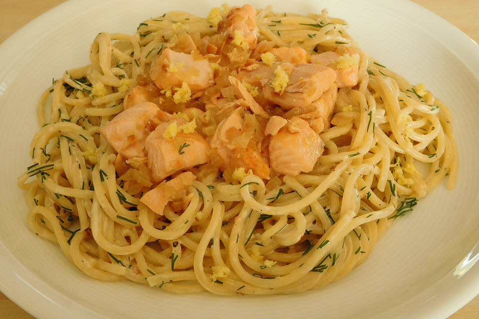 Spaghetti mit Lachs und Zitronensoße