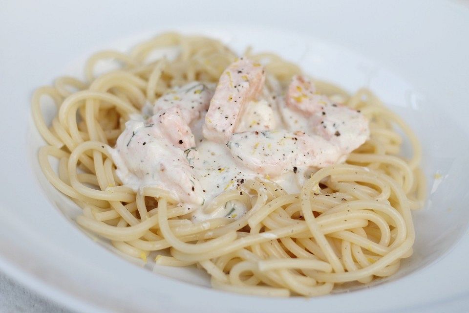 Spaghetti mit Lachs und Zitronensoße