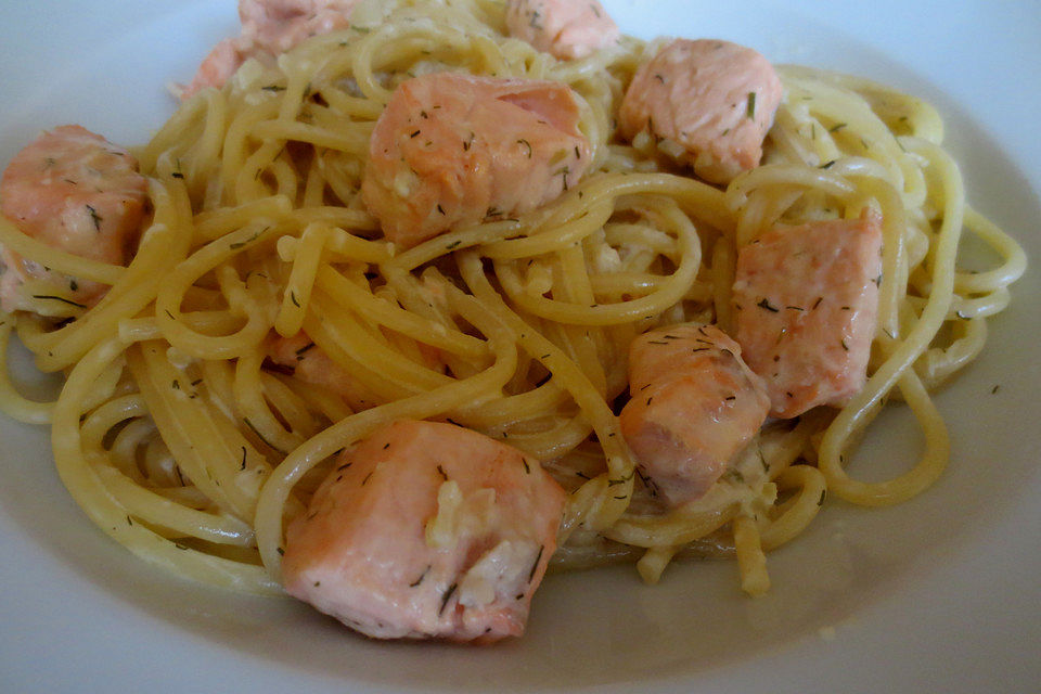 Spaghetti mit Lachs und Zitronensoße